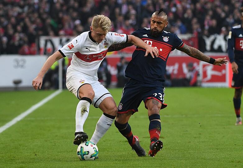ARTURO VIDAL NOTE 5
Auch der Chilene agiert körperlich aktuell nicht auf höchstem Level. Das Auffälligste an seinem Auftritt waren die orange-grellen Schuhe. Offensiv kaum zu sehen.