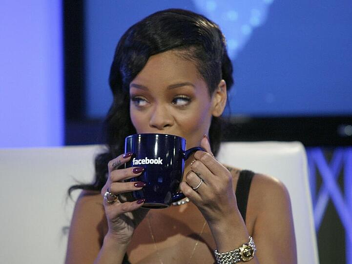Auch Popstar Rihanna ist ein Fan von Facebook