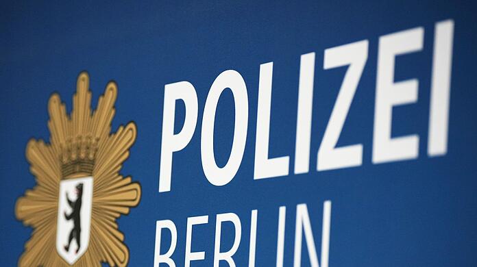 Die Berliner Polizei hat Ermittlungen wegen des Verdachts eines mutmaßlichen Geheimnisverrats aufgenommen.