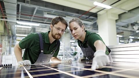 Die Teilzeitquote in Deutschland ist zu hoch. Deshalb sollten mehr Frauen Vollzeit arbeiten, findet Bertram Brossardt.