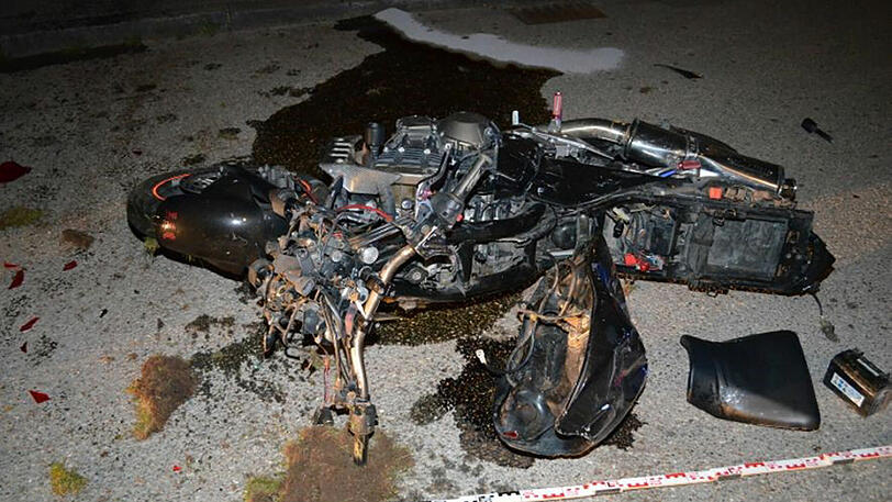 Der Motorradfahrer erlitt schwere Kopfverletzungen.