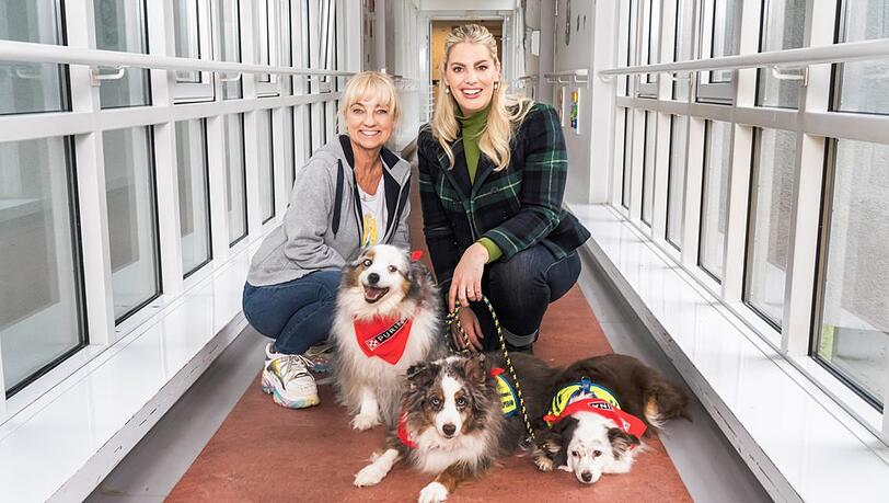 Angelina Kirsch (r.) mit Jacqueline Boy, Gr&uuml;nderin der Kinderschutzengel.
