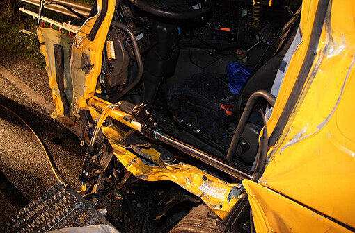 Schwerer Verkehrsunfall bei einem Überholmanöver auf der B12: die Bilder.
