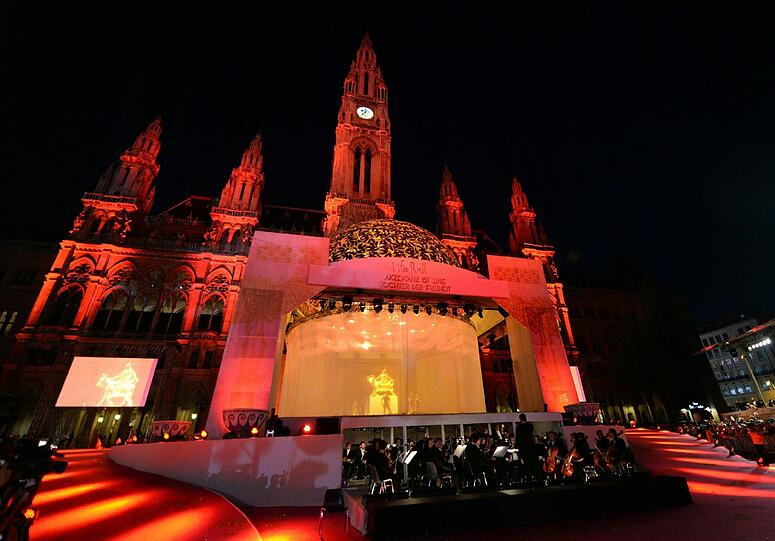 Die besten Bilder vom Wiener Life Ball aus den letzten Jahren.