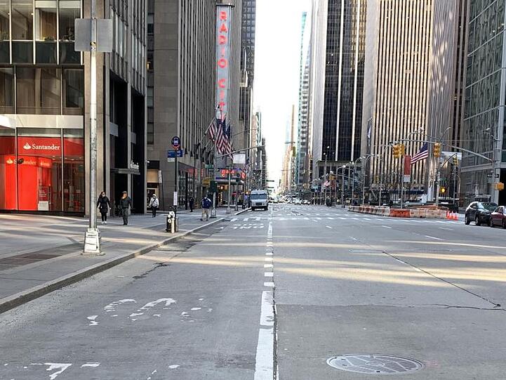 Leere Straßen: Die Menschen in New York halten sich an die verordneten Maßnahmen.