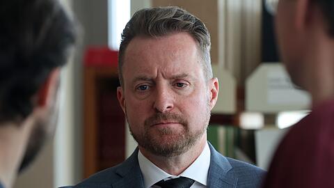 Harald Nowack, Oberstaatsanwalt und Pressesprecher der Staatsanwaltschaft Rostock, unterrichtete die &Ouml;ffentlichkeit &uuml;ber die Anklage.