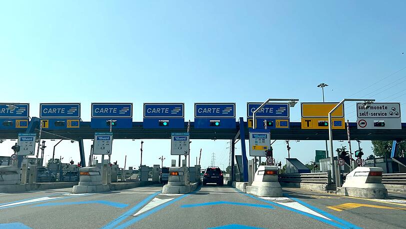 In Italien soll es bei Verspätungen wegen Autobahn-Baustellen jetzt Geld zurückgeben. (Archivbild) In Italien soll es bei Verspätungen wegen Autobahn-Baustellen jetzt Geld zurückgeben. (Archivbild)