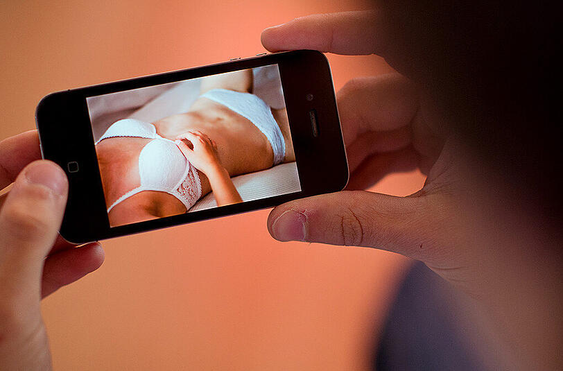Für das illegale Anfertigen und Verbreiten eines Sex-Videos wurde ein 21-jähriger jetzt verurteilt.