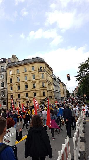 Motto: ausspekuliert! Am Samstag kamen um die 10.000 Menschen zur großen Demo gegen Spekulanten, Mietwahnsinn und für mehr Mieterschutz nach München.