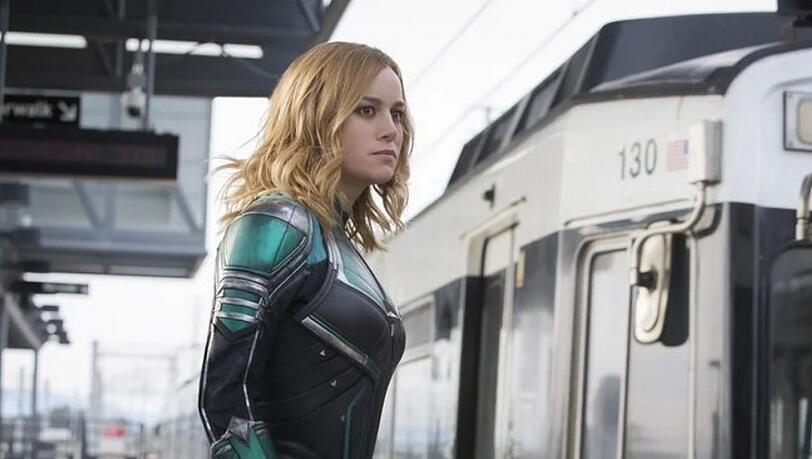 "Captain Marvel": Brie Larson muss sich auf der Erde zurechtfinden.