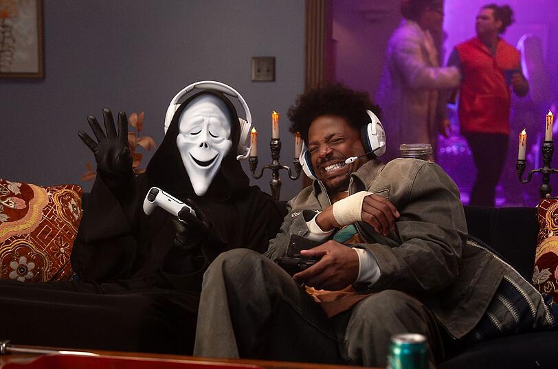 Erstmals seit "Scary Movie 2" wirkt Marlon Wayans (rechts) wieder in der Reihe mit. Erstmals seit "Scary Movie 2" wirkt Marlon Wayans (rechts) wieder in der Reihe mit.