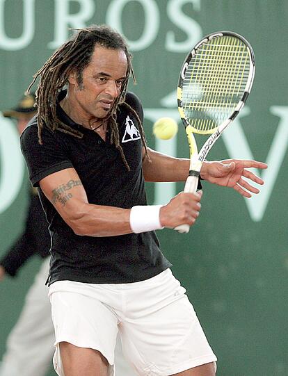 ... denn Yannick Noah war Tennis-Profi. 1986 war der Franzose kamerunischer Abstammung auf Rang 3 der ATP-Weltrangliste. Inzwischen ist er Pop-Sänger und hatte in Frankreich schon diverse Nummer-1-Alben. Was für eine talentierte Familie.