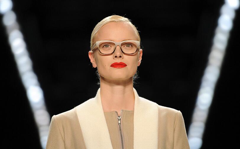 Das deutsche Top-Model Franziska Knuppe läuft für den Münchner Designer Marcel Ostertag.