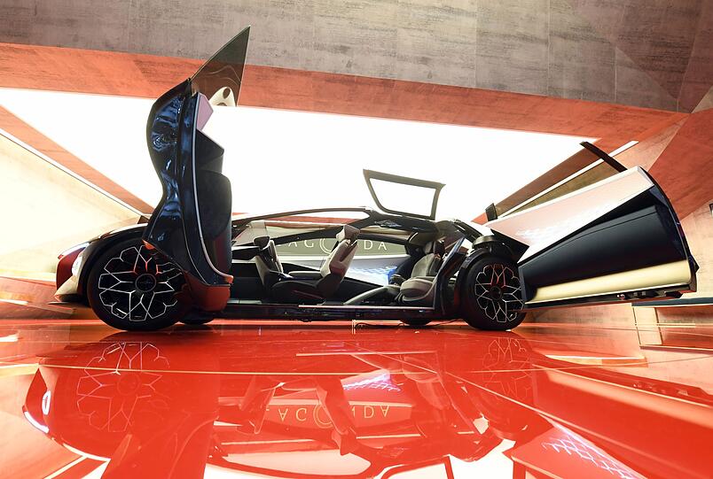 Laut, schnell und wahnsinnig teuer - die Highlights vom Genfer Autosalon. Klicken Sie sich durch!