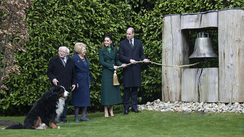Prinz William und Herzogin Kate (v.r.) mit Michael D. Higgins und seiner Frau Sabina