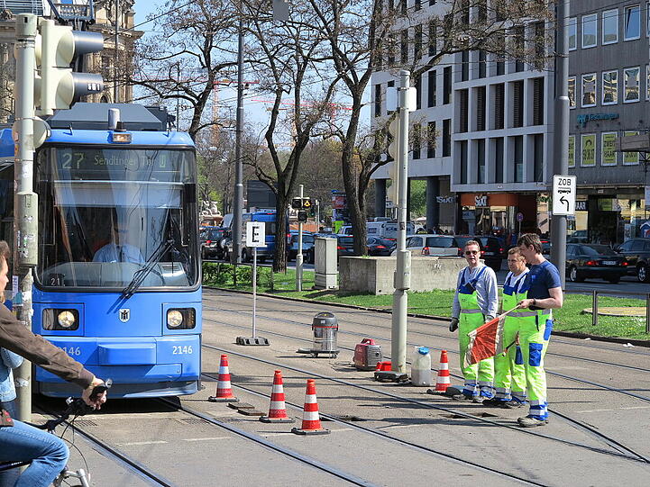 Was sein muss, muss sein: Bei der Trambahn am Stachus wird Frühjahrsputz gemacht. AZ-Leser Djordje Matkovic hat viele schöne Innenstadt-Impressionen eingefangen. Klicken Sie sich durch die Bilder.