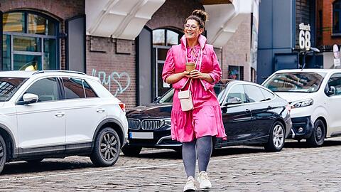 Jana Crämer hat das Buch "Das Mädchen aus der 1. Reihe - Das große Comeback" geschrieben.