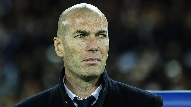 Trainer Real Madrid: Zinédine Zidane (seit Januar 2016).