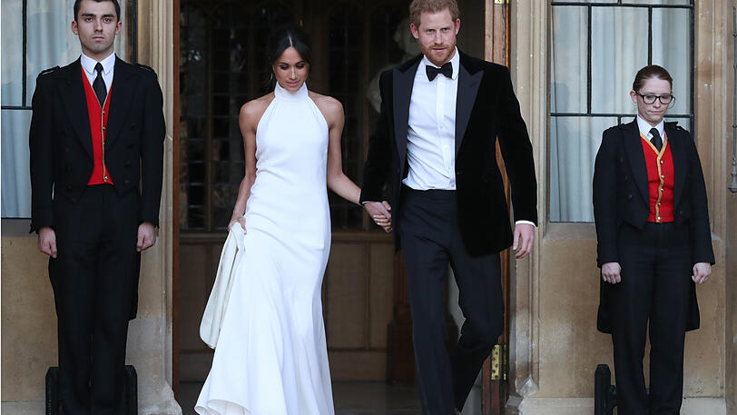 Bilder: Prinz Harry verlässt mit seiner Frau Meghan Windsor Castle. Sie fahren zum Hochzeitsfest im Frogmont House.