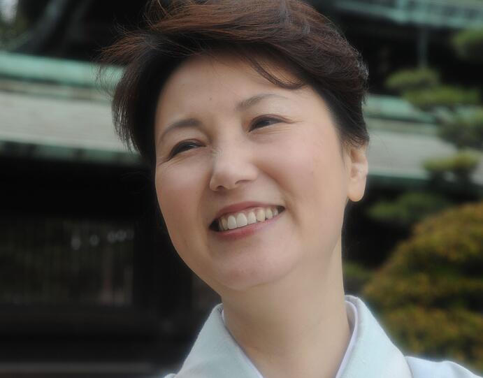Yoshino Yamada, Leiterin der Haiku-Gruppe "Enkô" in Kôbe