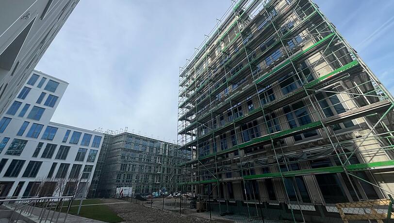 Paseo Carré in Pasing: Die Fertigstellung der Büros hat die Hamburger HIH Invest von M-Concept übernommen. Im Januar ist das Sozialbürgerhaus eingezogen.
