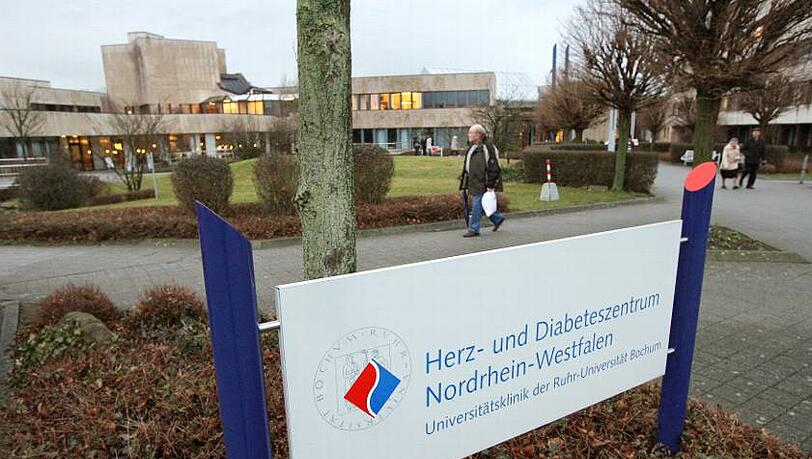 Hier wurde dem irakischen Flüchtling verweigert, auf die Warteliste für Transplantationen zu kommen: Das Herz- und Diabeteszentrum Nordrhein-Westfalen in Bad Oeynhausen Hier wurde dem irakischen Flüchtling verweigert, auf die Warteliste für Transplantationen zu kommen: Das Herz- und Diabeteszentrum Nordrhein-Westfalen in Bad Oeynhausen