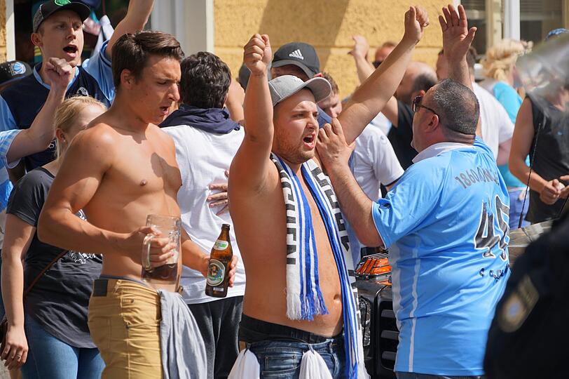 Geschafft! Jubel bei den Löwen-Fans...