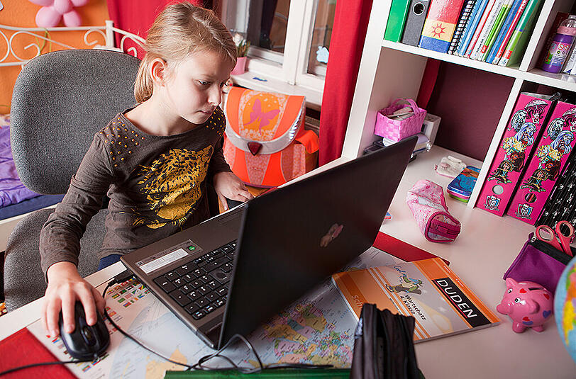 Surfen im Kinderzimmer: In vielen deutschen Familien gehört das heute schon zum Alltag. Ist das gut oder schlecht?