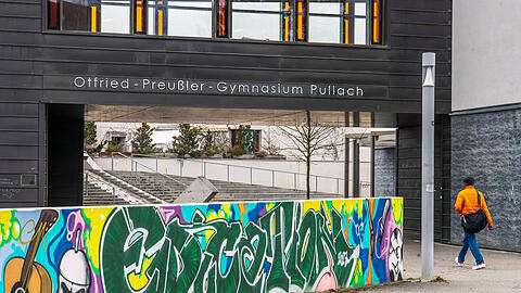 Nach langen Diskussionen: Das Otfried-Preußler-Gymnasium in Pullach heißt erst einmal weiter so.