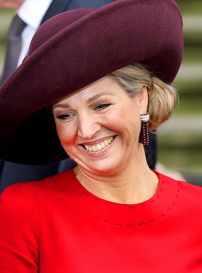 Hier trägt Königin Máxima der Niederlande noch eine Zahnspange