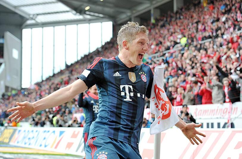 Bastian Schweinsteiger jubelt nach dem Treffer zum 1:0 für den FC Bayern München im Spiel bei Mainz 05.
