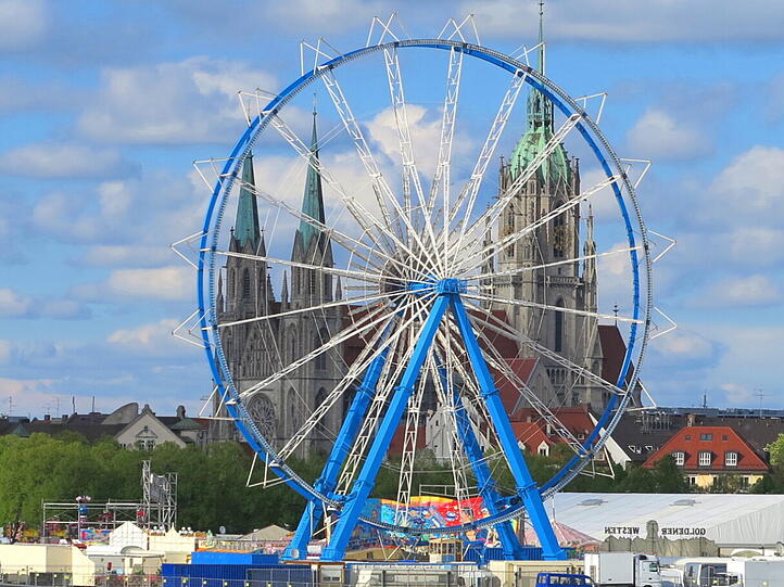 Der Leserreporter Djordje Matkovic hat den Aufbau des Frühlingsfests in seinen Bildern festgehalten.