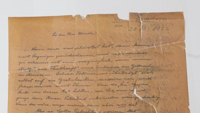 Das Foto zeigt einen Brief, der von Albert Einstein stammen soll. Foto: Marina Maisel/Archivbild Das Foto zeigt einen Brief, der von Albert Einstein stammen soll. Foto: Marina Maisel/Archivbild