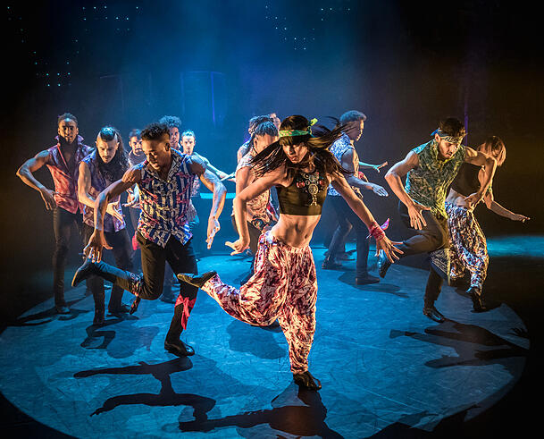 Das Ensemble der von Roclan González Chávez und Aaron Cash choreografierten Show "Ballet Revolucion". Das Ensemble der von Roclan González Chávez und Aaron Cash choreografierten Show "Ballet Revolucion".