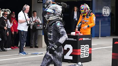 Im Vollsprint in die Jubeltraube: Japan-Sieger Kimi Antonelli.