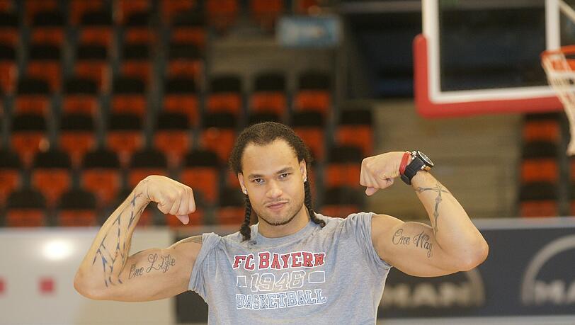 Muskeln, Tattoos, Blickfang: Chevon Troutman Muskeln, Tattoos, Blickfang: Chevon Troutman