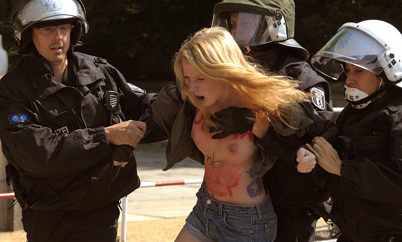 Femen-Proteste beim Obama-Besuch in Berlin.