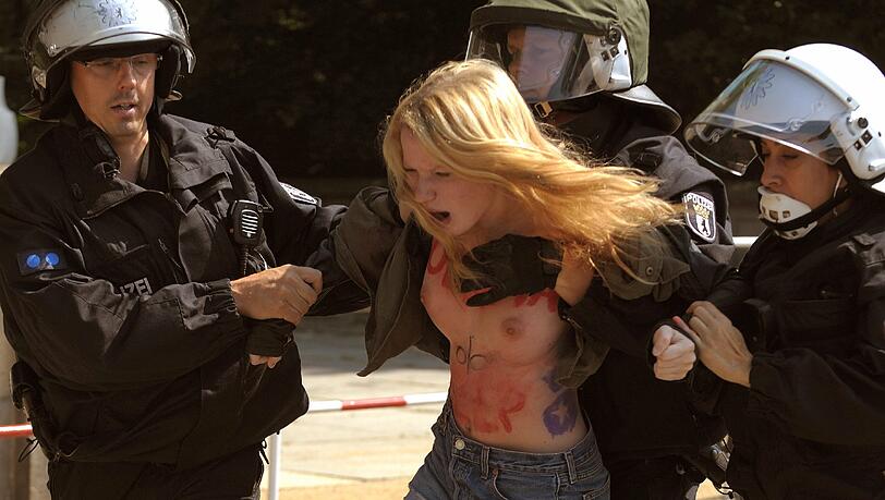 Femen-Proteste beim Obama-Besuch in Berlin. Femen-Proteste beim Obama-Besuch in Berlin.