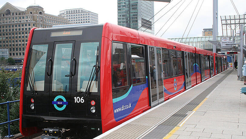 Vorbild London: Die „Docklands Light Railway“ fährt bereits seit fast 30 Jahren durch die englische Metropole und befördert im Jahr dabei um die 60 Millionen Fahrgäste. Vorbild London: Die „Docklands Light Railway“ fährt bereits seit fast 30 Jahren durch die englische Metropole und befördert im Jahr dabei um die 60 Millionen Fahrgäste.