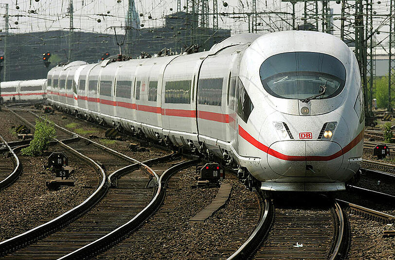 Ab Samstag gibt's Umleitungen und Zugausfälle im Fern- und Regionalverkehr. (Symbolbild)