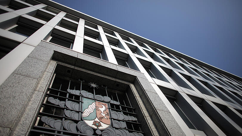 Blick auf das Finanzministerium in Düsseldorf am Dienstag (01.03.2011). Der Schweizer Nachrichtendienst soll einen Informanten in der Finanzverwaltung von Nordrhein-Westfalen platziert haben.
