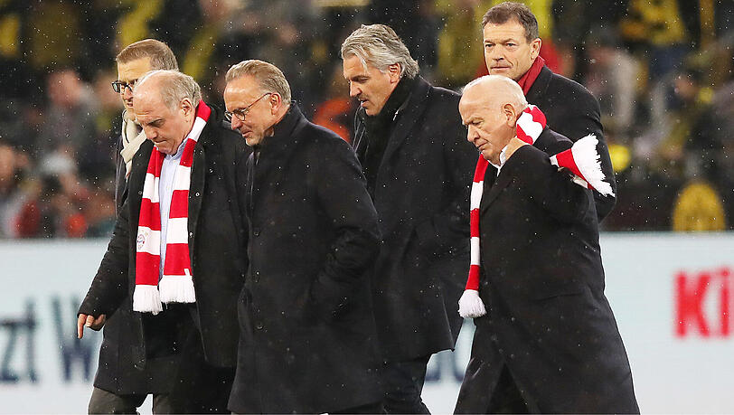 Niedergeschlagen: die Bayern-Bosse um Uli Hoeneß. Niedergeschlagen: die Bayern-Bosse um Uli Hoeneß.