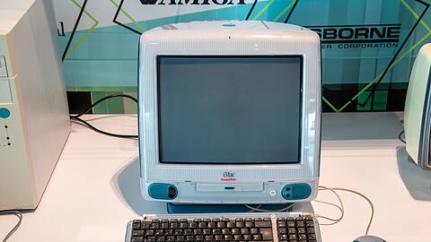 1998: Der kommerzielle Erfolg des ersten iMacs rettete Apple vor dem Konkurs.