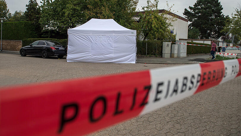 Eine Frau wurde in Darmstadt auf offener Straße erschossen. Tatverdächtig ist ihr Lebensgefährte, der kurze Zeit später gefunden wurde - ebenfalls tot.
