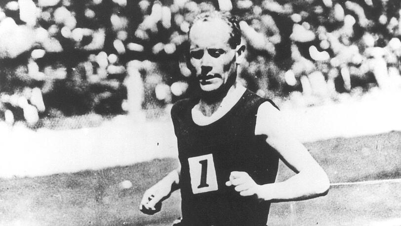Keiner konnte das Tempo so kontrollieren wie er: Paavo Nurmi holte insgesamt neun Mal olympisches Gold. Keiner konnte das Tempo so kontrollieren wie er: Paavo Nurmi holte insgesamt neun Mal olympisches Gold.