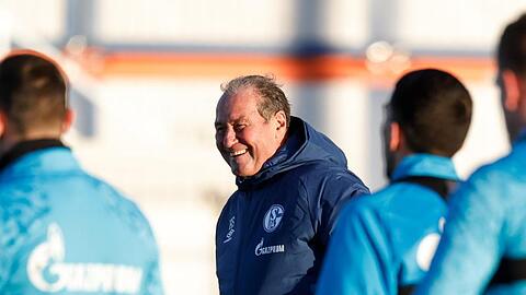 Trainer-Legende Huub Stevens betreut nun das Schalke-Team.