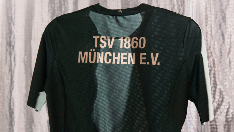 In diesem Radloutfit können die Sechzig-Fans schon bald die Isar runterbrettern. In diesem Radloutfit können die Sechzig-Fans schon bald die Isar runterbrettern.