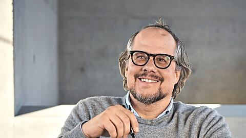 „ClassiCon“-Inhaber Oliver Holy. Anders als sein Vater und dessen Bruder, die sich in der Modebranche einen Namen gemacht haben, waren seine Leidenschaft seit jeher Möbel, Design und Architektur.