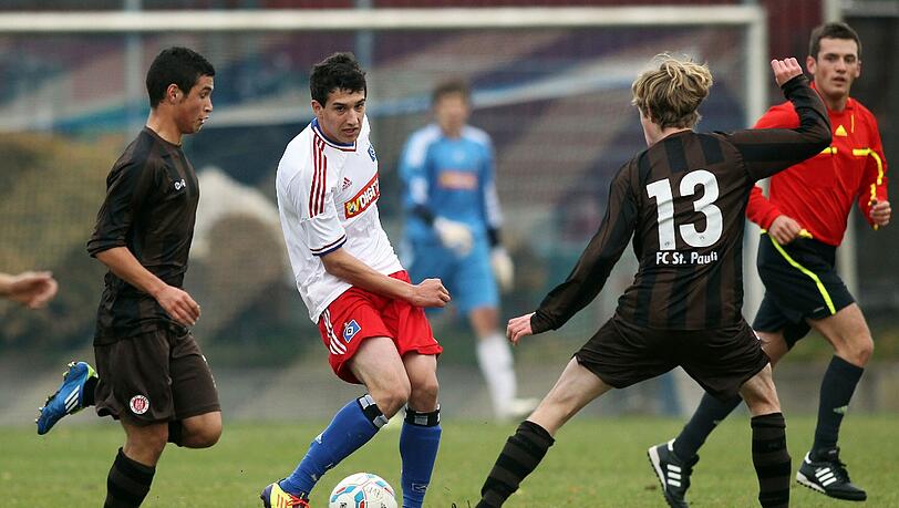 Uwe Seelers Enkel Levin Öztunali (Mitte) spielt nur noch bis zum Sommer beim HSV. Uwe Seelers Enkel Levin Öztunali (Mitte) spielt nur noch bis zum Sommer beim HSV.