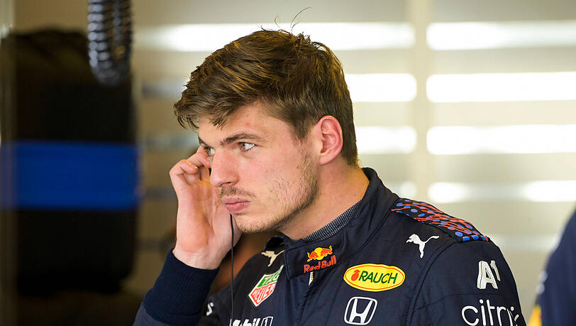 Hochkonzentriert: Max Verstappen während der Testfahrten seines Teams. Hochkonzentriert: Max Verstappen während der Testfahrten seines Teams.
